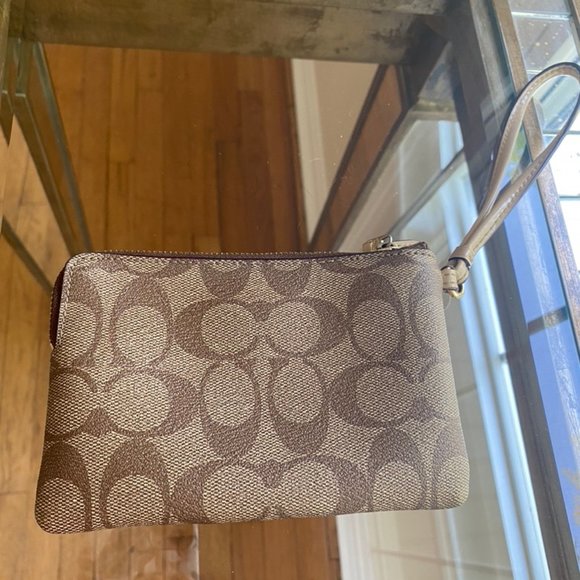 Coach wristlet tan cream and gold - Picture 2 of 5